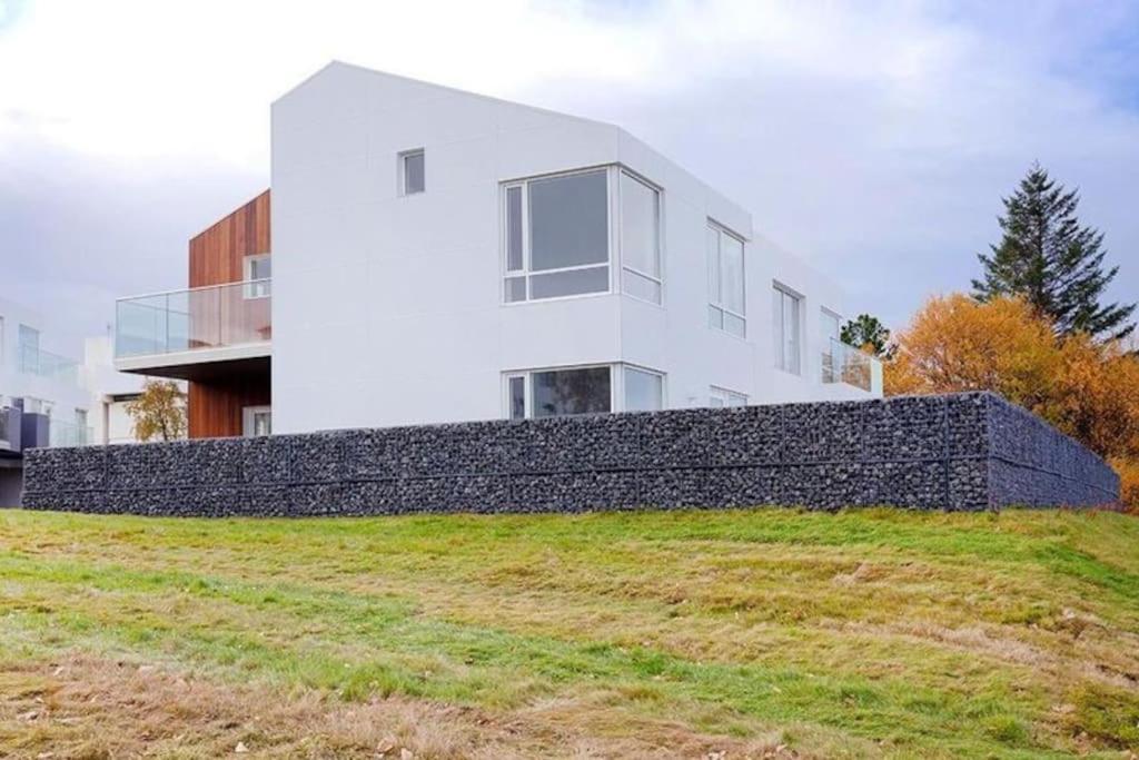 Modern Luxury Apartment - Ocean & Mountain Views Рейкявик Екстериор снимка